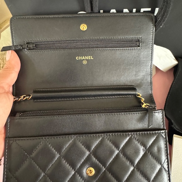 Chanel wallet on a chain - Picture 15 of 16